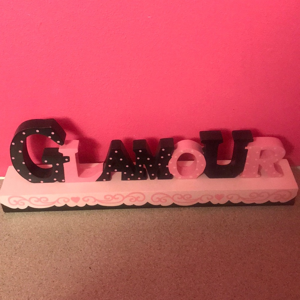 Glamour sign